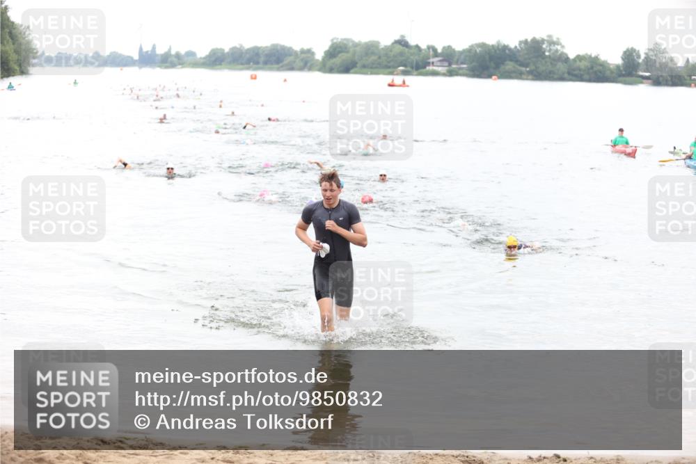 21.06.2026 - 29. Vierlanden-Triathlon Andreas Tolksdorf http://msf.ph/oto/9850832 21.06.2026 10:16:25 Schwimmen 383, 384, 441, 540 meine-sportfotos.de
