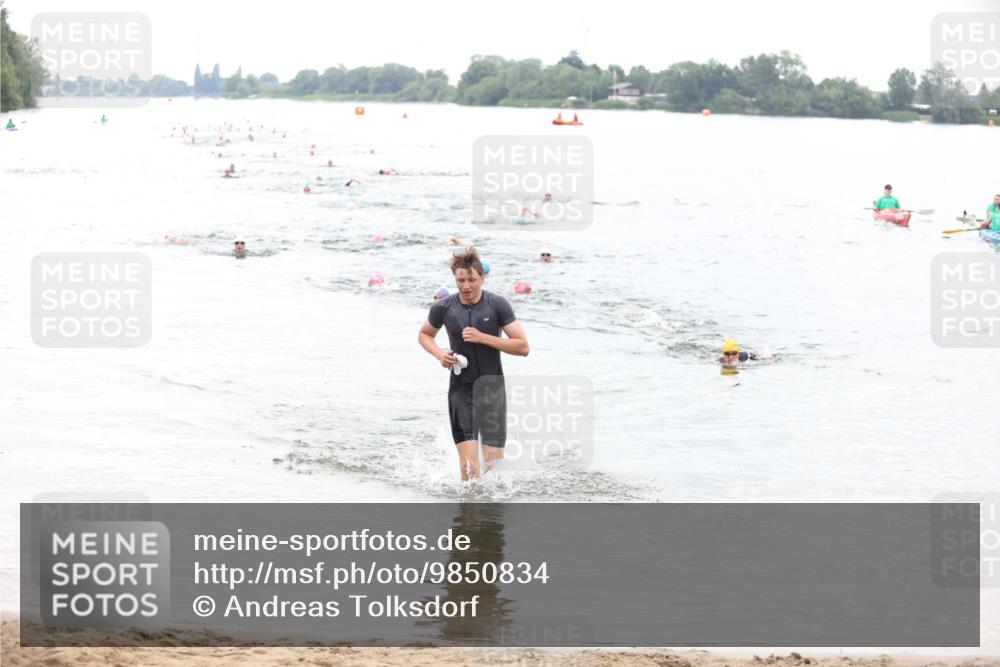 21.06.2026 - 29. Vierlanden-Triathlon Andreas Tolksdorf http://msf.ph/oto/9850834 21.06.2026 10:16:25 Schwimmen 383, 384, 441, 540 meine-sportfotos.de