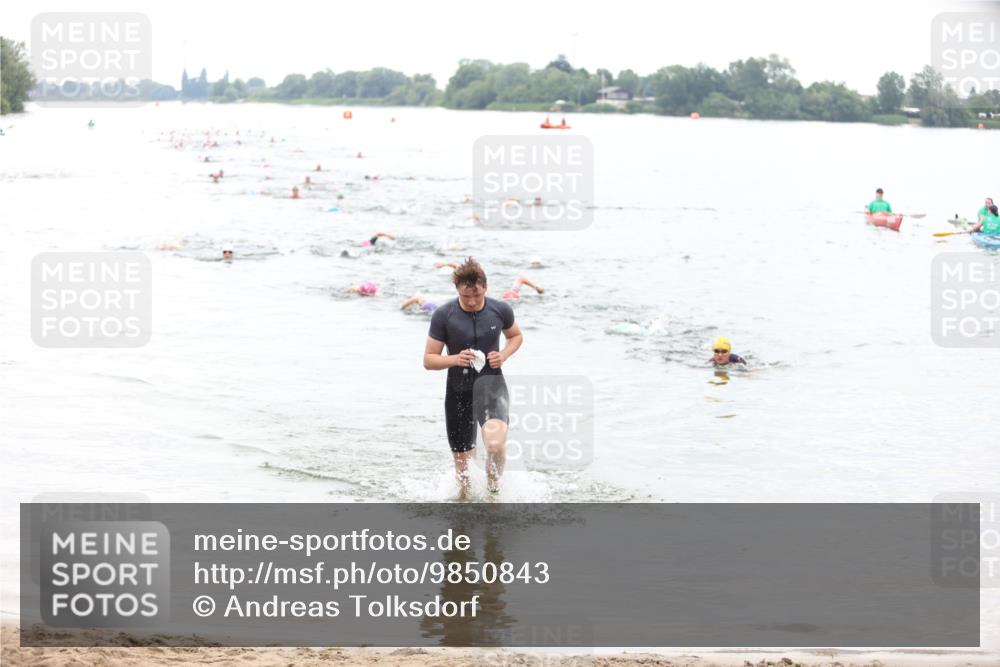 21.06.2026 - 29. Vierlanden-Triathlon Andreas Tolksdorf http://msf.ph/oto/9850843 21.06.2026 10:16:25 Schwimmen 383, 384, 441, 540 meine-sportfotos.de