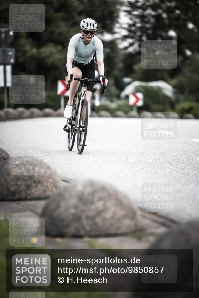 21.06.2026 - 29. Vierlanden-Triathlon H.Heesch http://msf.ph/oto/9850857 21.06.2026 10:27:31 Radfahren 87, 186, 563 meine-sportfotos.de