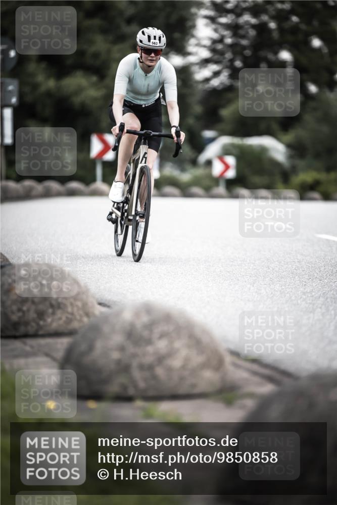 21.06.2026 - 29. Vierlanden-Triathlon H.Heesch http://msf.ph/oto/9850858 21.06.2026 10:27:31 Radfahren 87, 186, 563 meine-sportfotos.de
