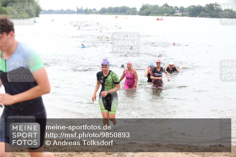 21.06.2026 - 29. Vierlanden-Triathlon Andreas Tolksdorf http://msf.ph/oto/9850893 21.06.2026 10:16:39 Schwimmen 328, 384, 388, 506, 540, 577, 604, 613, 622 meine-sportfotos.de