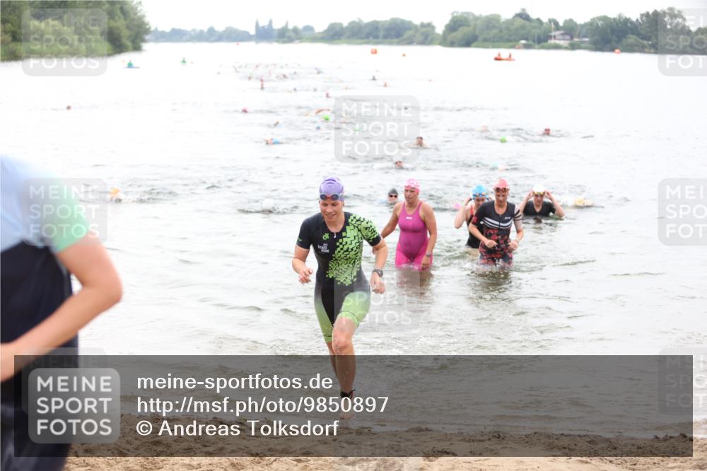 21.06.2026 - 29. Vierlanden-Triathlon Andreas Tolksdorf http://msf.ph/oto/9850897 21.06.2026 10:16:39 Schwimmen 328, 384, 388, 506, 540, 577, 604, 613, 622 meine-sportfotos.de