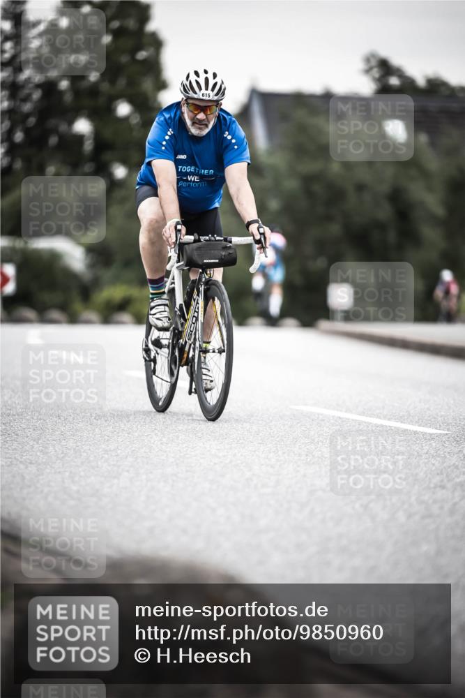 21.06.2026 - 29. Vierlanden-Triathlon H.Heesch http://msf.ph/oto/9850960 21.06.2026 10:27:48 Radfahren 272, 515, 615 meine-sportfotos.de