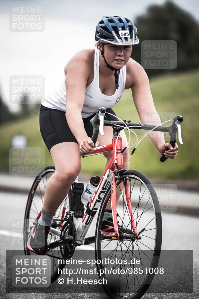 21.06.2026 - 29. Vierlanden-Triathlon H.Heesch http://msf.ph/oto/9851008 21.06.2026 10:28:04 Radfahren 267, 514, 585 meine-sportfotos.de