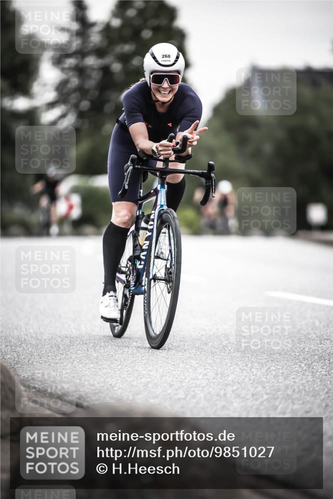 21.06.2026 - 29. Vierlanden-Triathlon H.Heesch http://msf.ph/oto/9851027 21.06.2026 10:28:14 Radfahren 21, 233, 267, 268, 368, 538, 575 meine-sportfotos.de