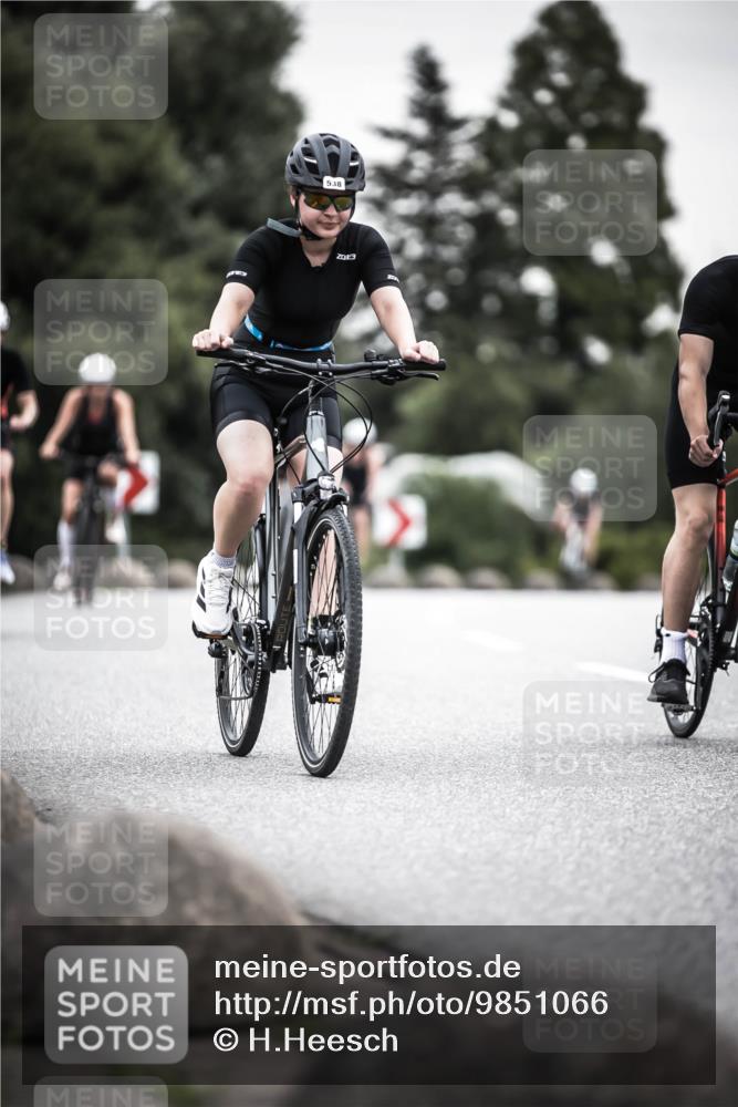 21.06.2026 - 29. Vierlanden-Triathlon H.Heesch http://msf.ph/oto/9851066 21.06.2026 10:28:21 Radfahren 4, 79, 368, 481, 538, 567, 574, 575, 582, 590, 608 meine-sportfotos.de