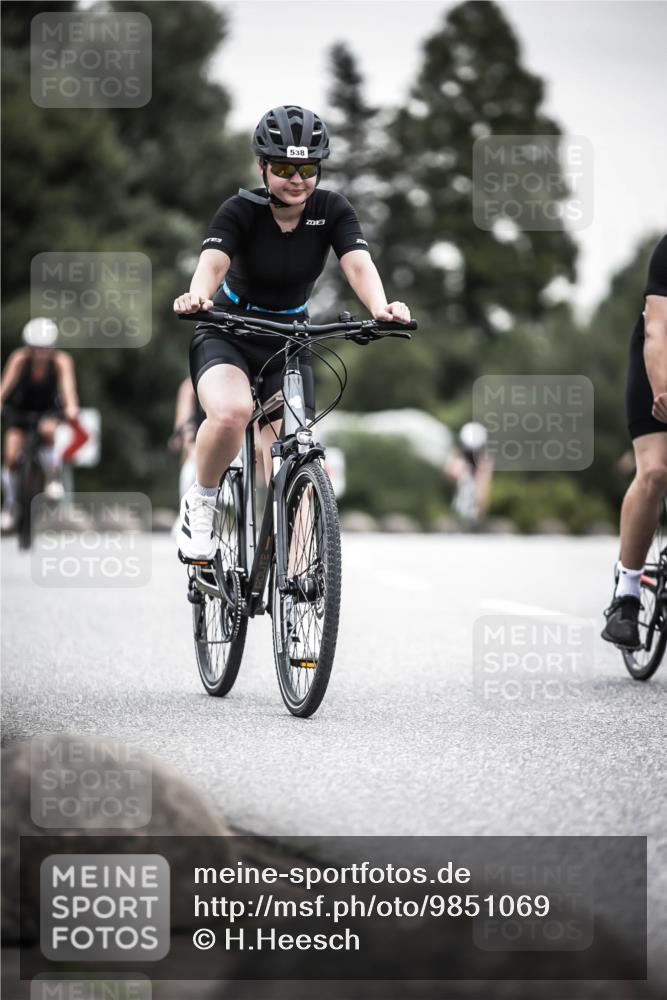 21.06.2026 - 29. Vierlanden-Triathlon H.Heesch http://msf.ph/oto/9851069 21.06.2026 10:28:21 Radfahren 4, 79, 368, 481, 538, 567, 574, 575, 582, 590, 608 meine-sportfotos.de