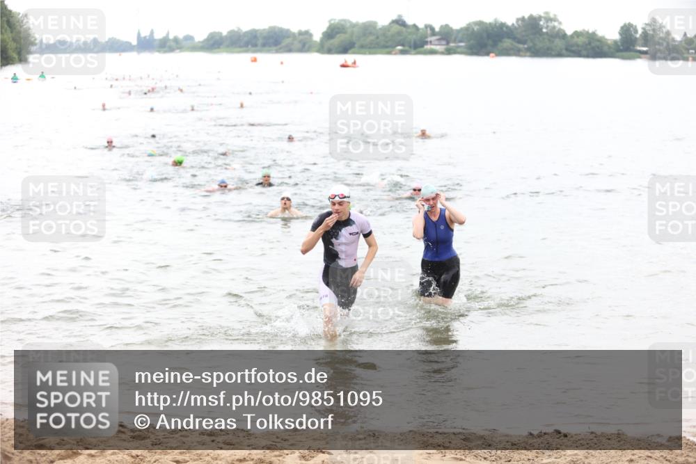 21.06.2026 - 29. Vierlanden-Triathlon Andreas Tolksdorf http://msf.ph/oto/9851095 21.06.2026 10:16:57 Schwimmen 374, 480, 485, 515, 536, 538 meine-sportfotos.de