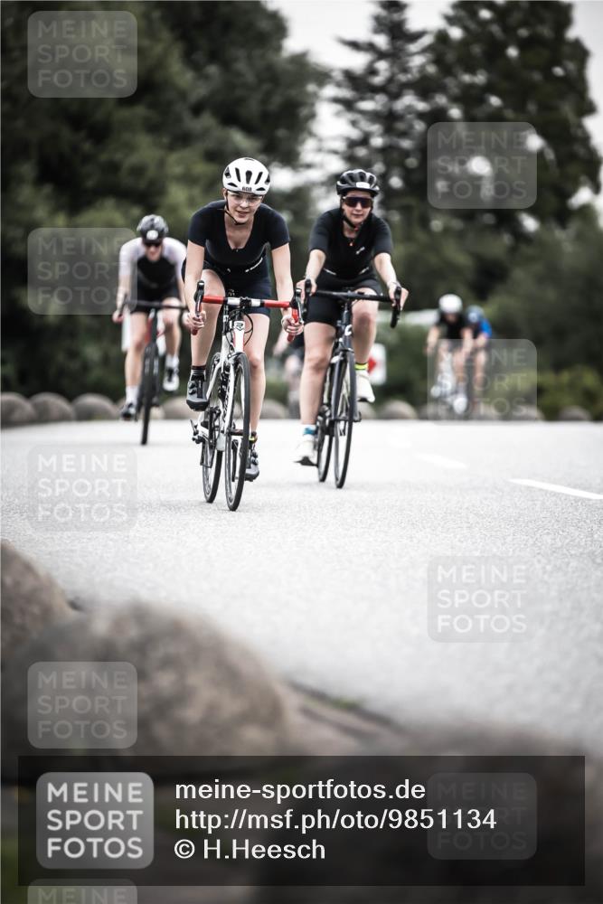 21.06.2026 - 29. Vierlanden-Triathlon H.Heesch http://msf.ph/oto/9851134 21.06.2026 10:28:27 Radfahren 4, 51, 55, 61, 78, 106, 197, 481, 561, 567, 574, 582, 590, 592, 606, 608, 616 meine-sportfotos.de