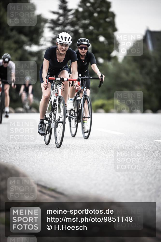 21.06.2026 - 29. Vierlanden-Triathlon H.Heesch http://msf.ph/oto/9851148 21.06.2026 10:28:27 Radfahren 4, 51, 55, 61, 78, 106, 197, 481, 561, 567, 574, 582, 590, 592, 606, 608, 616 meine-sportfotos.de