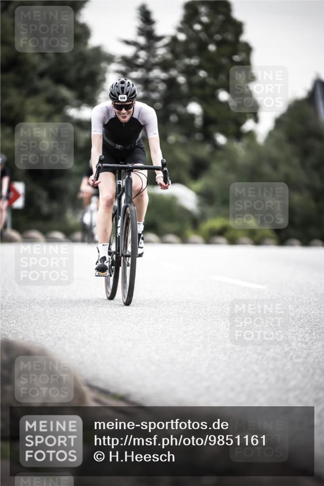21.06.2026 - 29. Vierlanden-Triathlon H.Heesch http://msf.ph/oto/9851161 21.06.2026 10:28:29 Radfahren 4, 51, 55, 61, 78, 99, 106, 197, 387, 481, 535, 561, 574, 582, 592, 606, 608, 616 meine-sportfotos.de