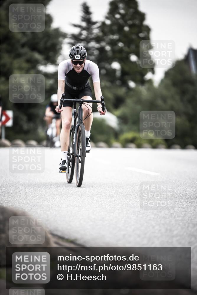 21.06.2026 - 29. Vierlanden-Triathlon H.Heesch http://msf.ph/oto/9851163 21.06.2026 10:28:29 Radfahren 4, 51, 55, 61, 78, 99, 106, 197, 387, 481, 535, 561, 574, 582, 592, 606, 608, 616 meine-sportfotos.de
