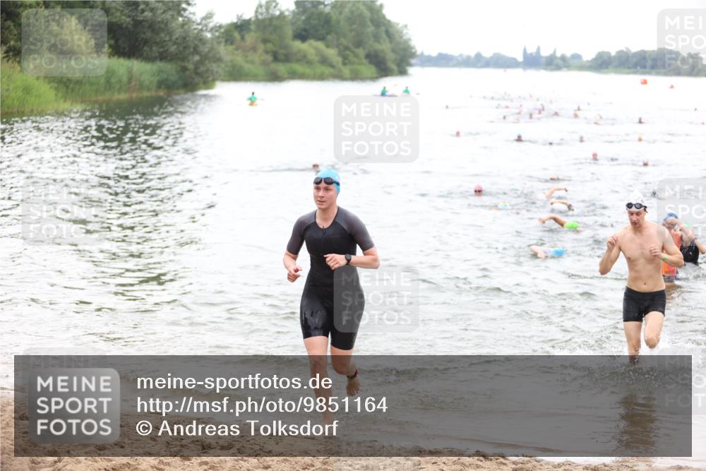 21.06.2026 - 29. Vierlanden-Triathlon Andreas Tolksdorf http://msf.ph/oto/9851164 21.06.2026 10:17:07 Schwimmen 386, 480, 488, 521, 533, 591, 602, 625 meine-sportfotos.de