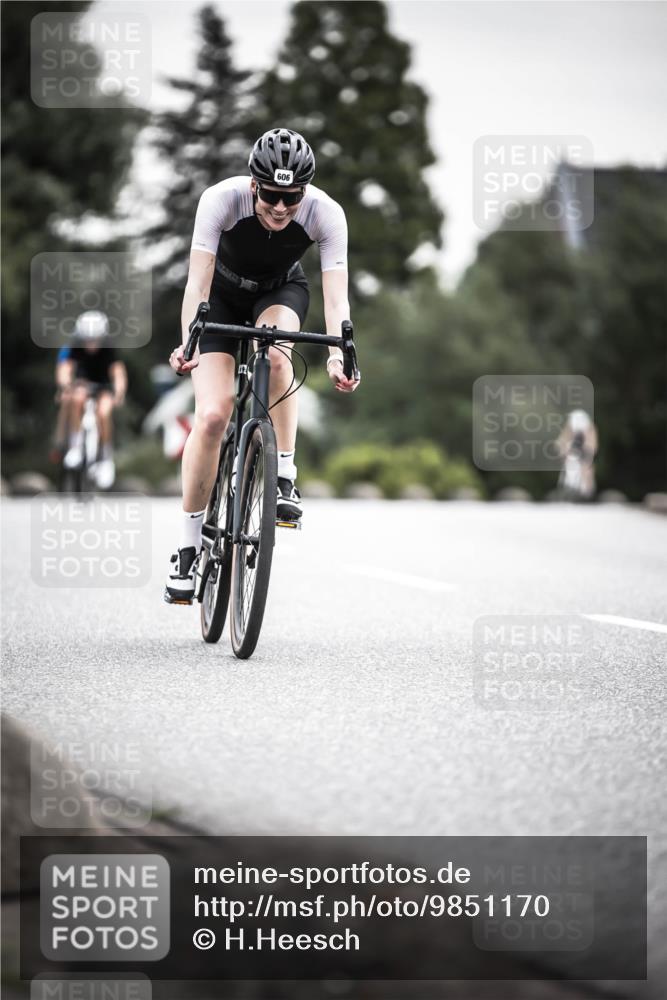 21.06.2026 - 29. Vierlanden-Triathlon H.Heesch http://msf.ph/oto/9851170 21.06.2026 10:28:29 Radfahren 4, 51, 55, 61, 78, 99, 106, 197, 387, 481, 535, 561, 574, 582, 592, 606, 608, 616 meine-sportfotos.de