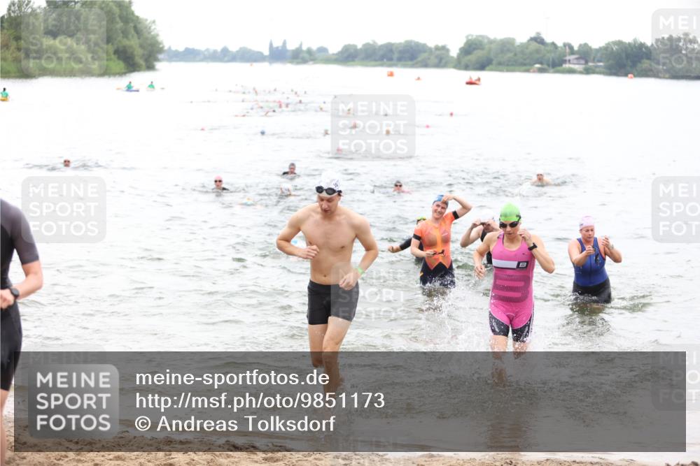 21.06.2026 - 29. Vierlanden-Triathlon Andreas Tolksdorf http://msf.ph/oto/9851173 21.06.2026 10:17:08 Schwimmen 386, 480, 488, 521, 530, 533, 574, 591, 602, 625 meine-sportfotos.de