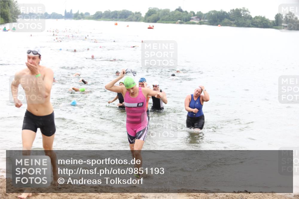 21.06.2026 - 29. Vierlanden-Triathlon Andreas Tolksdorf http://msf.ph/oto/9851193 21.06.2026 10:17:09 Schwimmen 386, 480, 488, 521, 530, 533, 574, 591, 602, 625 meine-sportfotos.de