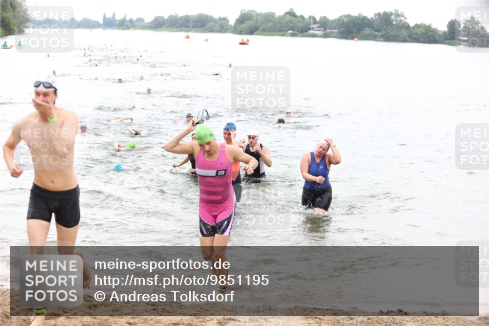 21.06.2026 - 29. Vierlanden-Triathlon Andreas Tolksdorf http://msf.ph/oto/9851195 21.06.2026 10:17:09 Schwimmen 386, 480, 488, 521, 530, 533, 574, 591, 602, 625 meine-sportfotos.de