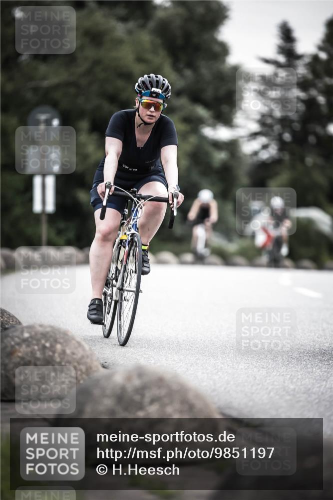 21.06.2026 - 29. Vierlanden-Triathlon H.Heesch http://msf.ph/oto/9851197 21.06.2026 10:28:33 Radfahren 51, 55, 61, 78, 99, 106, 197, 367, 387, 390, 511, 535, 561, 592, 606, 616 meine-sportfotos.de