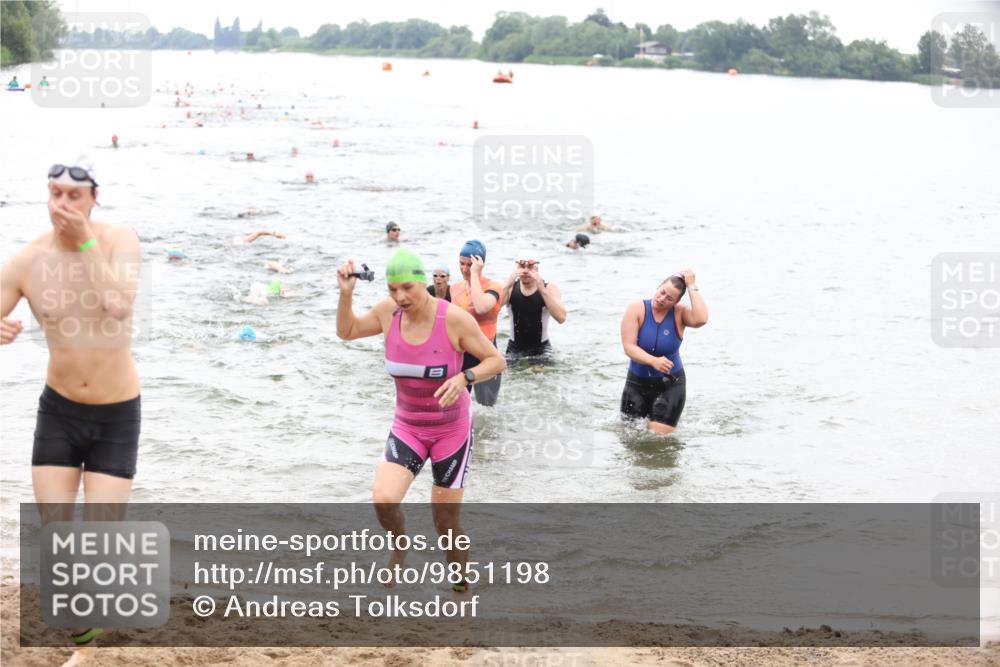 21.06.2026 - 29. Vierlanden-Triathlon Andreas Tolksdorf http://msf.ph/oto/9851198 21.06.2026 10:17:09 Schwimmen 386, 480, 488, 521, 530, 533, 574, 591, 602, 625 meine-sportfotos.de