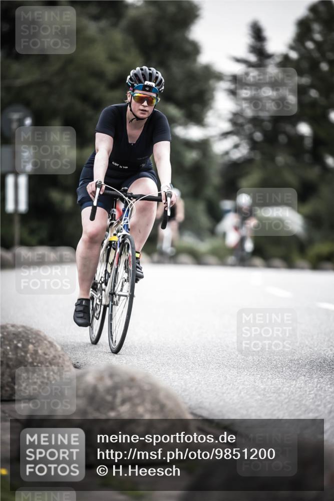 21.06.2026 - 29. Vierlanden-Triathlon H.Heesch http://msf.ph/oto/9851200 21.06.2026 10:28:33 Radfahren 51, 55, 61, 78, 99, 106, 197, 367, 387, 390, 511, 535, 561, 592, 606, 616 meine-sportfotos.de