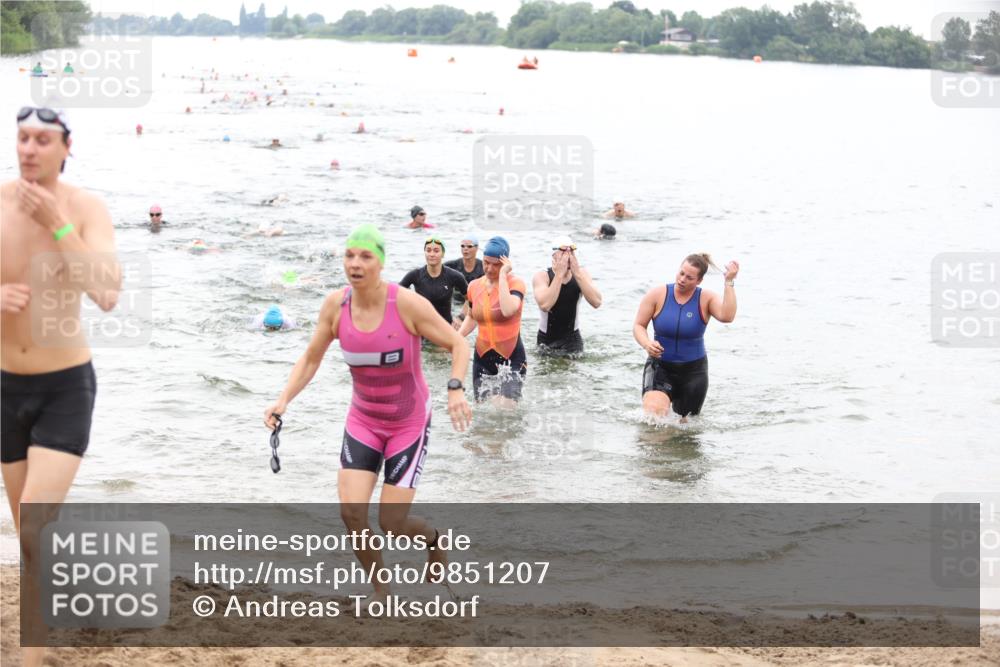 21.06.2026 - 29. Vierlanden-Triathlon Andreas Tolksdorf http://msf.ph/oto/9851207 21.06.2026 10:17:09 Schwimmen 386, 480, 488, 521, 530, 533, 574, 591, 602, 625 meine-sportfotos.de