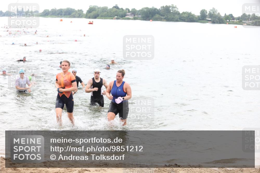 21.06.2026 - 29. Vierlanden-Triathlon Andreas Tolksdorf http://msf.ph/oto/9851212 21.06.2026 10:17:11 Schwimmen 386, 480, 488, 521, 530, 533, 574, 585, 591, 602, 625 meine-sportfotos.de
