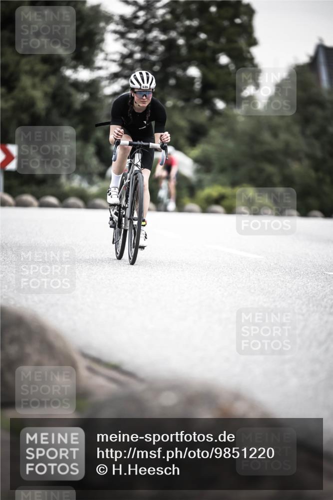 21.06.2026 - 29. Vierlanden-Triathlon H.Heesch http://msf.ph/oto/9851220 21.06.2026 10:28:36 Radfahren 99, 106, 367, 387, 390, 508, 511, 535, 561, 592, 616 meine-sportfotos.de