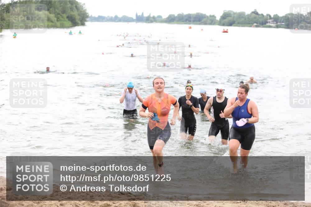 21.06.2026 - 29. Vierlanden-Triathlon Andreas Tolksdorf http://msf.ph/oto/9851225 21.06.2026 10:17:12 Schwimmen 386, 488, 521, 530, 533, 574, 585, 591, 602, 625 meine-sportfotos.de