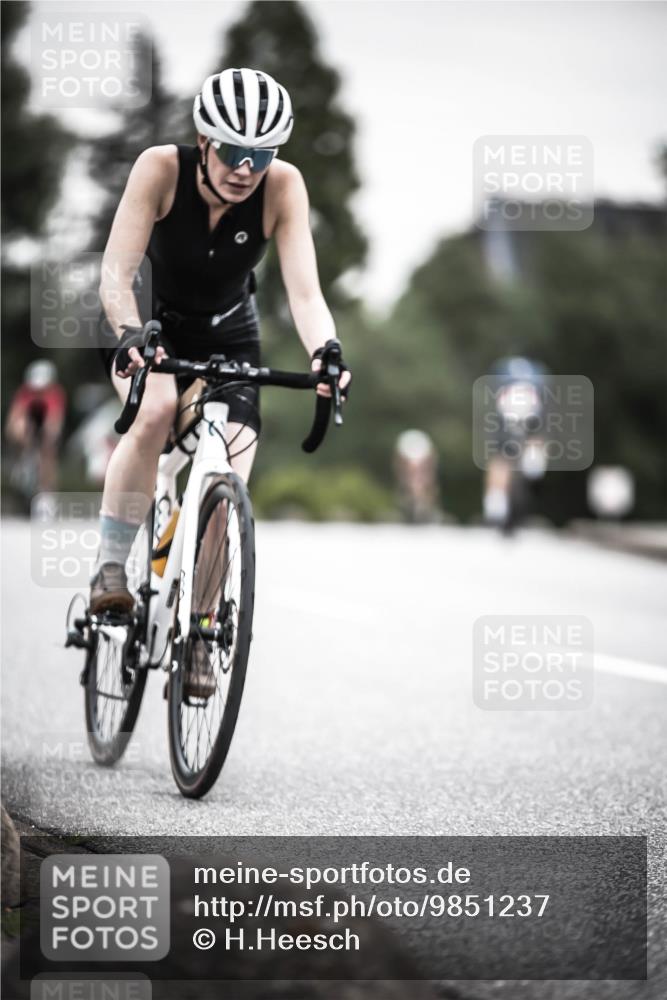 21.06.2026 - 29. Vierlanden-Triathlon H.Heesch http://msf.ph/oto/9851237 21.06.2026 10:28:37 Radfahren 99, 367, 387, 390, 508, 511, 535, 592 meine-sportfotos.de
