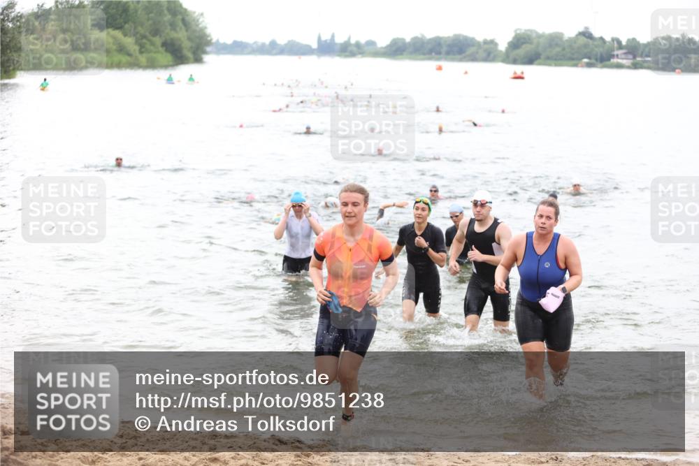 21.06.2026 - 29. Vierlanden-Triathlon Andreas Tolksdorf http://msf.ph/oto/9851238 21.06.2026 10:17:12 Schwimmen 386, 488, 521, 530, 533, 574, 585, 591, 602, 625 meine-sportfotos.de