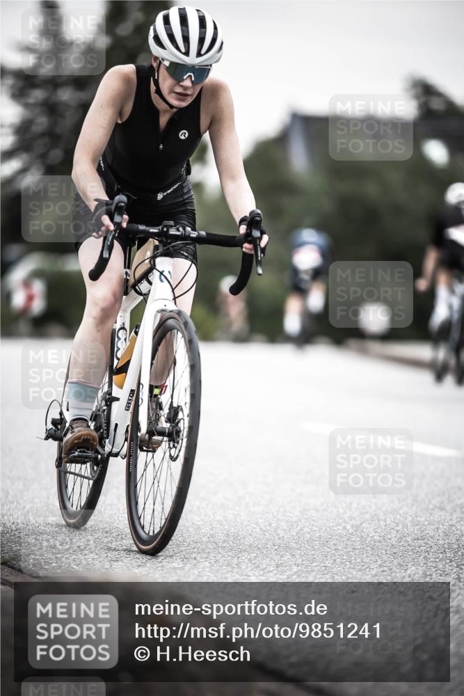 21.06.2026 - 29. Vierlanden-Triathlon H.Heesch http://msf.ph/oto/9851241 21.06.2026 10:28:37 Radfahren 99, 367, 387, 390, 508, 511, 535, 592 meine-sportfotos.de