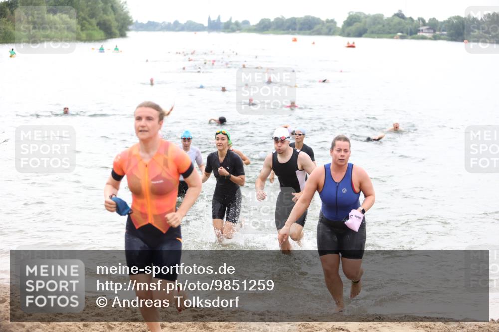 21.06.2026 - 29. Vierlanden-Triathlon Andreas Tolksdorf http://msf.ph/oto/9851259 21.06.2026 10:17:13 Schwimmen 386, 488, 521, 530, 533, 574, 585, 591, 599, 602, 625 meine-sportfotos.de