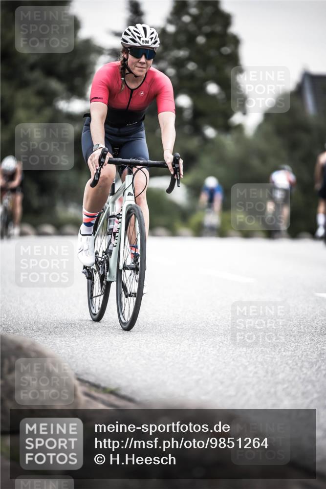 21.06.2026 - 29. Vierlanden-Triathlon H.Heesch http://msf.ph/oto/9851264 21.06.2026 10:28:42 Radfahren 390, 508, 583, 619 meine-sportfotos.de