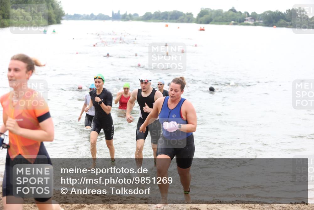 21.06.2026 - 29. Vierlanden-Triathlon Andreas Tolksdorf http://msf.ph/oto/9851269 21.06.2026 10:17:14 Schwimmen 386, 486, 488, 517, 521, 530, 533, 574, 585, 591, 599, 602, 625 meine-sportfotos.de