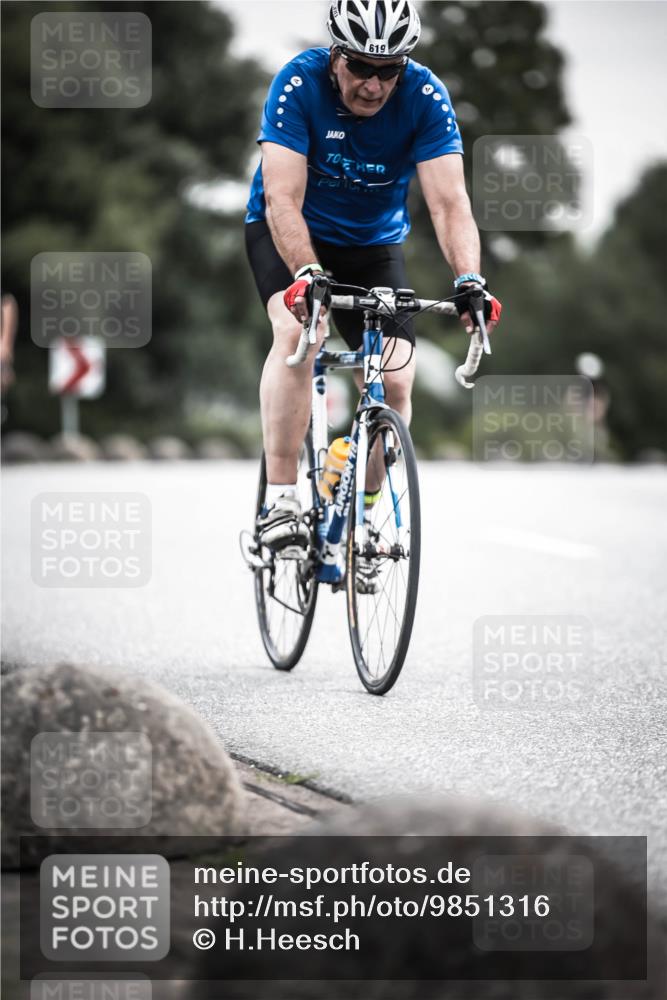 21.06.2026 - 29. Vierlanden-Triathlon H.Heesch http://msf.ph/oto/9851316 21.06.2026 10:28:50 Radfahren 27, 499, 551, 583, 619 meine-sportfotos.de