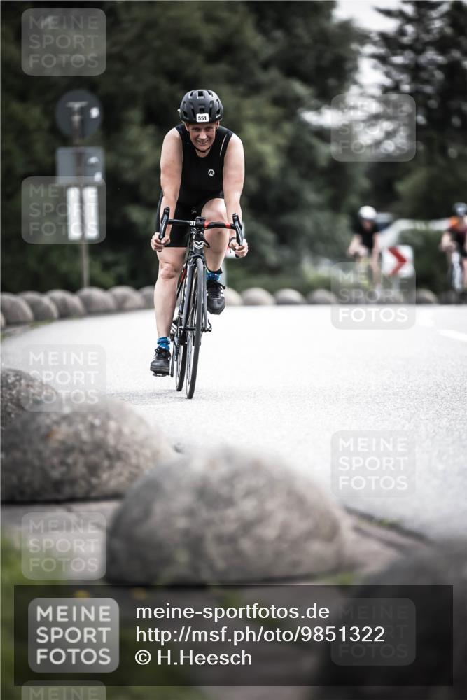 21.06.2026 - 29. Vierlanden-Triathlon H.Heesch http://msf.ph/oto/9851322 21.06.2026 10:28:52 Radfahren 27, 499, 551, 553, 619 meine-sportfotos.de