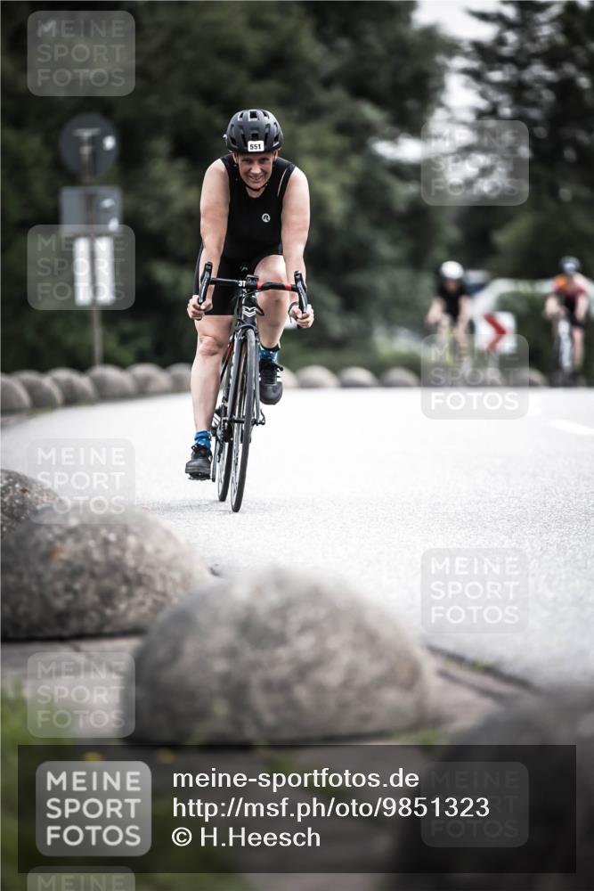 21.06.2026 - 29. Vierlanden-Triathlon H.Heesch http://msf.ph/oto/9851323 21.06.2026 10:28:52 Radfahren 27, 499, 551, 553, 619 meine-sportfotos.de