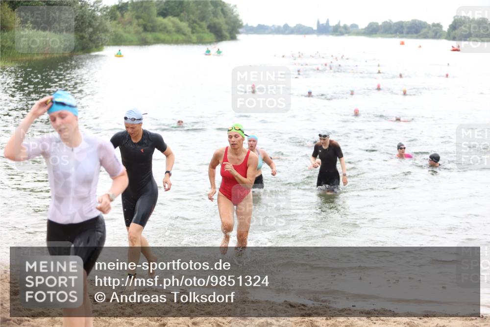 21.06.2026 - 29. Vierlanden-Triathlon Andreas Tolksdorf http://msf.ph/oto/9851324 21.06.2026 10:17:19 Schwimmen 369, 386, 486, 517, 530, 543, 567, 574, 585, 591, 599, 600, 602 meine-sportfotos.de