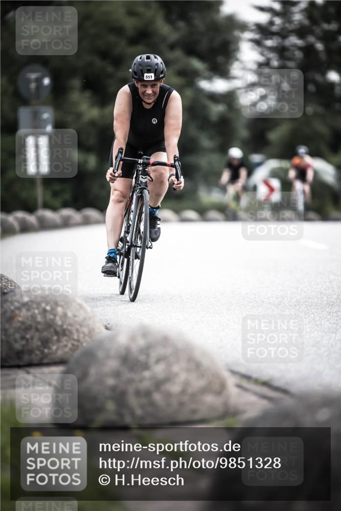 21.06.2026 - 29. Vierlanden-Triathlon H.Heesch http://msf.ph/oto/9851328 21.06.2026 10:28:52 Radfahren 27, 499, 551, 553, 619 meine-sportfotos.de