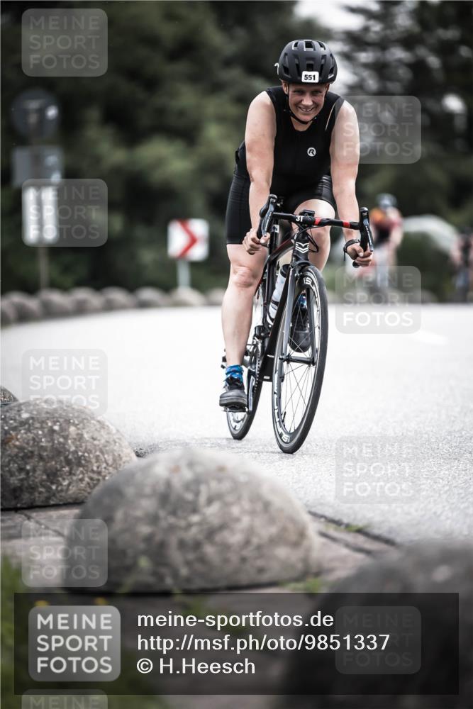 21.06.2026 - 29. Vierlanden-Triathlon H.Heesch http://msf.ph/oto/9851337 21.06.2026 10:28:53 Radfahren 27, 499, 551, 553, 558, 619 meine-sportfotos.de
