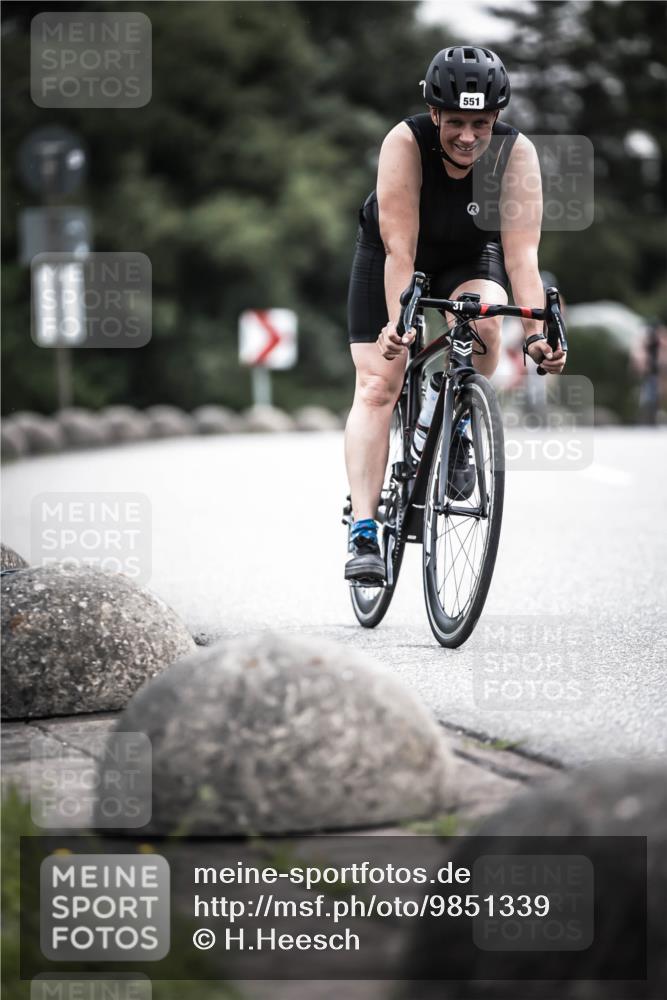 21.06.2026 - 29. Vierlanden-Triathlon H.Heesch http://msf.ph/oto/9851339 21.06.2026 10:28:53 Radfahren 27, 499, 551, 553, 558, 619 meine-sportfotos.de
