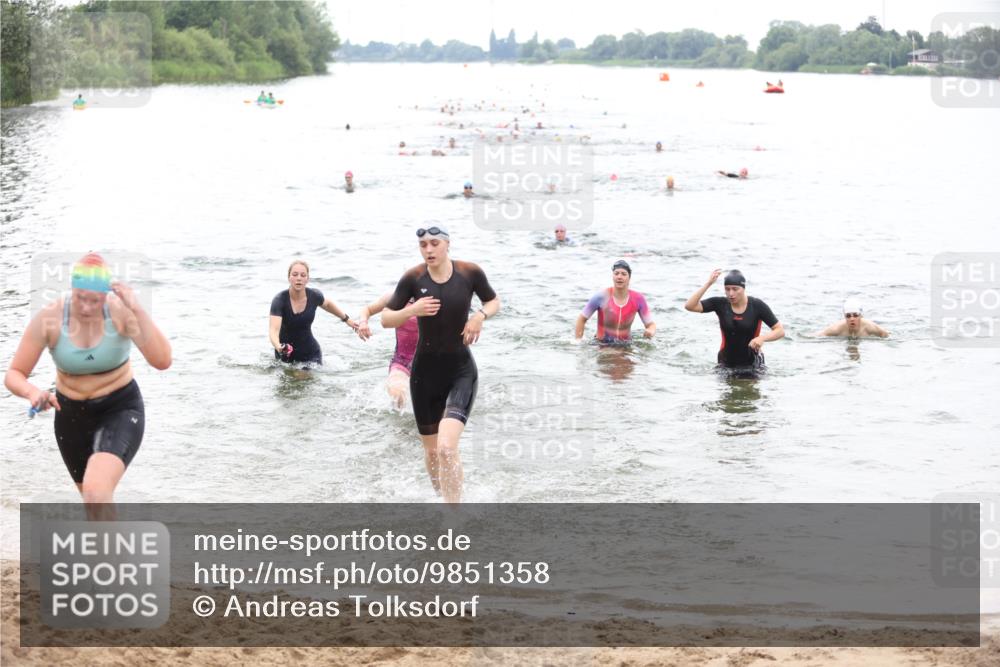 21.06.2026 - 29. Vierlanden-Triathlon Andreas Tolksdorf http://msf.ph/oto/9851358 21.06.2026 10:17:23 Schwimmen 369, 486, 517, 530, 543, 567, 574, 585, 599, 600, 602 meine-sportfotos.de