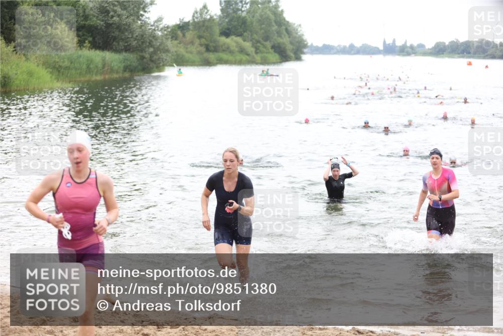 21.06.2026 - 29. Vierlanden-Triathlon Andreas Tolksdorf http://msf.ph/oto/9851380 21.06.2026 10:17:26 Schwimmen 369, 486, 517, 543, 567, 585, 599, 600 meine-sportfotos.de