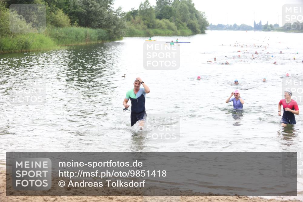 21.06.2026 - 29. Vierlanden-Triathlon Andreas Tolksdorf http://msf.ph/oto/9851418 21.06.2026 10:17:35 Schwimmen 353, 508, 575, 600 meine-sportfotos.de