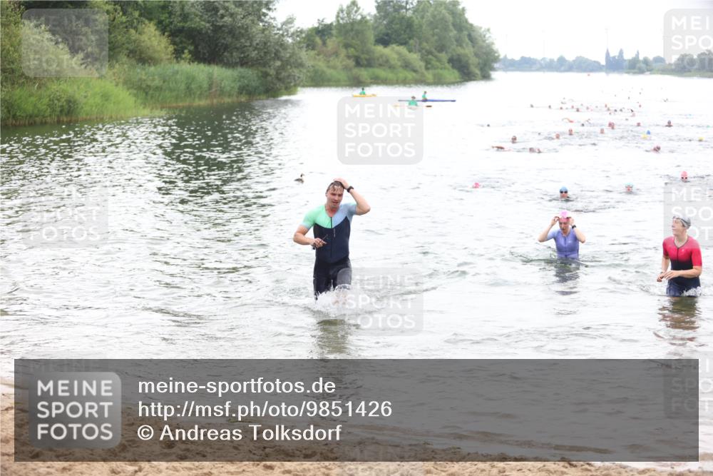 21.06.2026 - 29. Vierlanden-Triathlon Andreas Tolksdorf http://msf.ph/oto/9851426 21.06.2026 10:17:35 Schwimmen 353, 508, 575, 600 meine-sportfotos.de