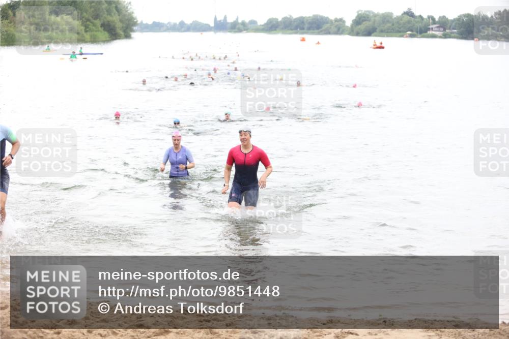 21.06.2026 - 29. Vierlanden-Triathlon Andreas Tolksdorf http://msf.ph/oto/9851448 21.06.2026 10:17:36 Schwimmen 353, 508, 575 meine-sportfotos.de