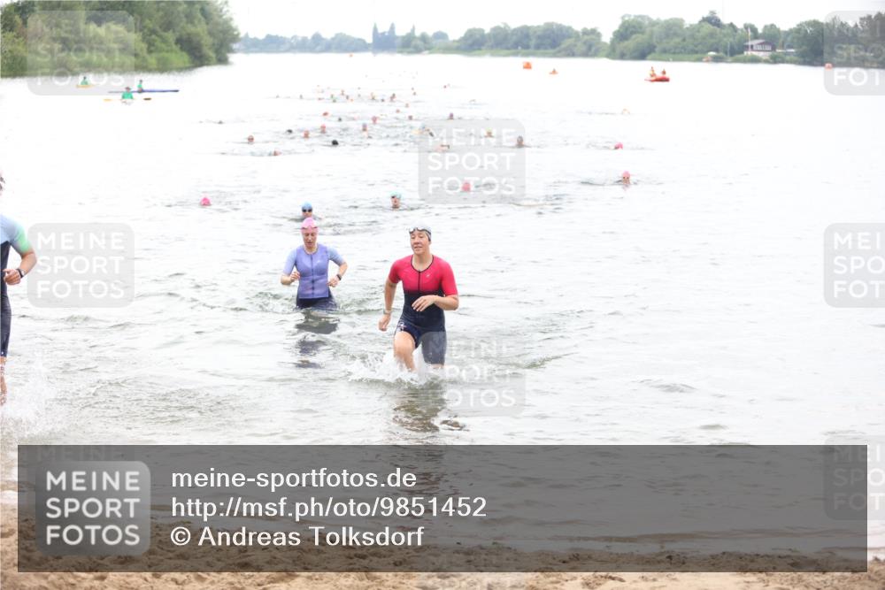 21.06.2026 - 29. Vierlanden-Triathlon Andreas Tolksdorf http://msf.ph/oto/9851452 21.06.2026 10:17:36 Schwimmen 353, 508, 575 meine-sportfotos.de