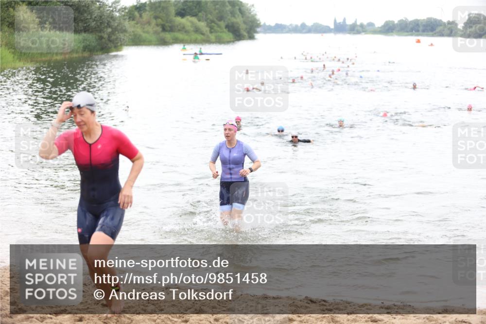 21.06.2026 - 29. Vierlanden-Triathlon Andreas Tolksdorf http://msf.ph/oto/9851458 21.06.2026 10:17:40 Schwimmen 353, 508, 575 meine-sportfotos.de