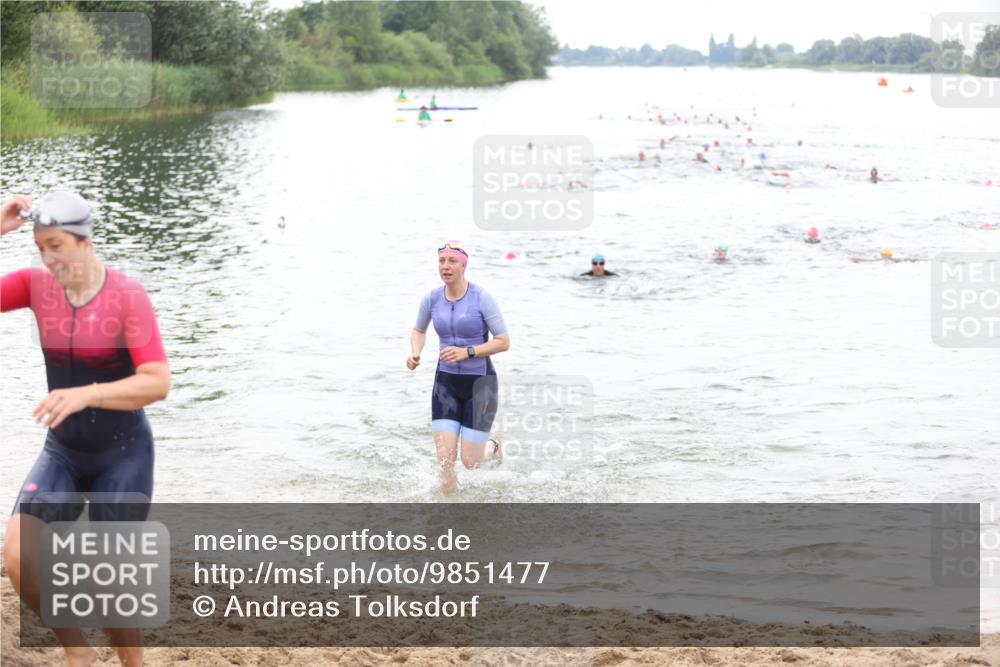 21.06.2026 - 29. Vierlanden-Triathlon Andreas Tolksdorf http://msf.ph/oto/9851477 21.06.2026 10:17:40 Schwimmen 353, 508, 575 meine-sportfotos.de